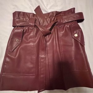 Zara like new maroon leather mini skirt with pockets